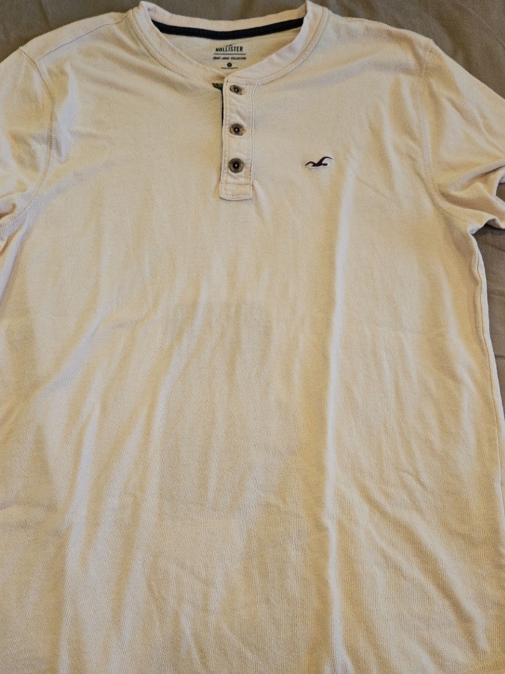 2 Hollister Men's Cream Short-Sleeve Henley Tee